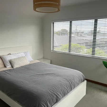 Sunny & Large House Across From The Beach Mount Maunganui Exterior photo